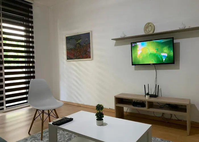 Lungro's Square Апартаменти Скоп'є