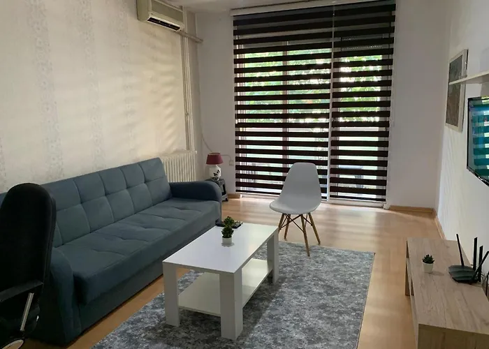 Lungro's Square * Скоп'є